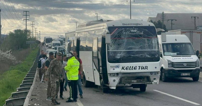 Tekirdağ'da servis araçları çarpıştı: 16 yaralı