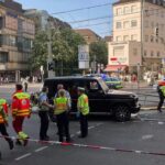 Stuttgart, Almanya'da kalabalık arasında dalmış bir araç … yaralanan birçok kişi var