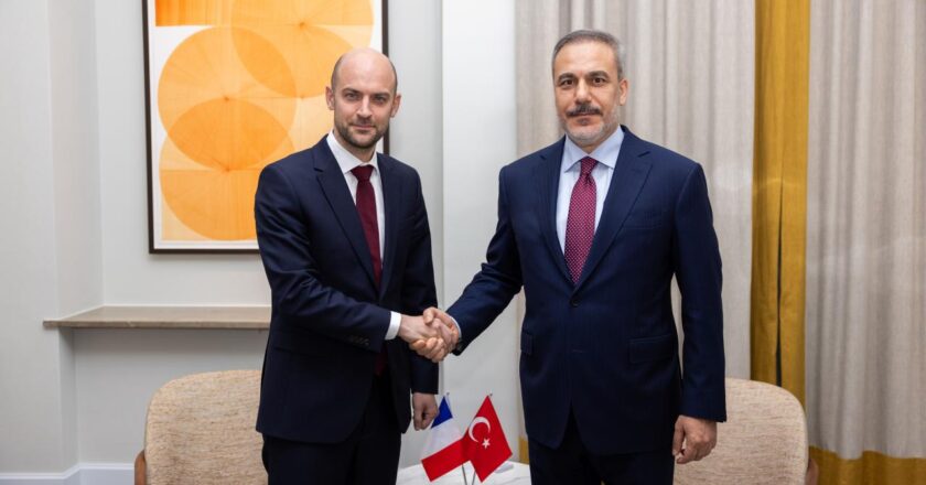 Dışişleri Bakanı Fidan, Fransız muadili Barrot ile tanıştı