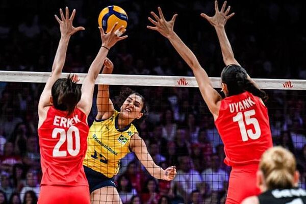 Ulusal bir kadın voleybol takımı, ilk yenilgisini Uluslar Ligi'nde aldı