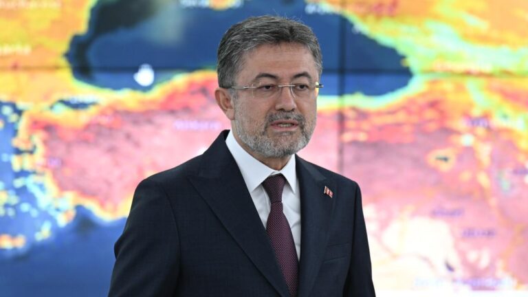 Bakan Yumakli: Yalanları düşmanlarının yokluğuna kınayacağız.