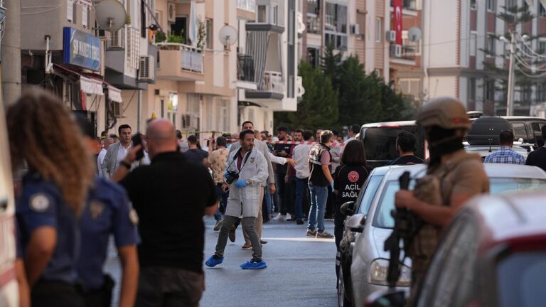 İzmir'deki polis karakoluna saldırı: 2 şehit