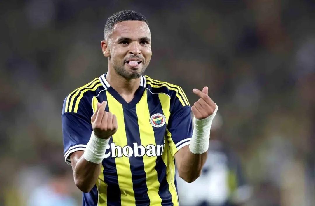 F.Bahçe, Avrupa Ligi'nde Stuttgart'ı yendi! Yorumcular 1 ismin altını çizdi! G.Saray 12 kişiyle, F.Bahçe ise 10 kişiyle oynuyor... 10