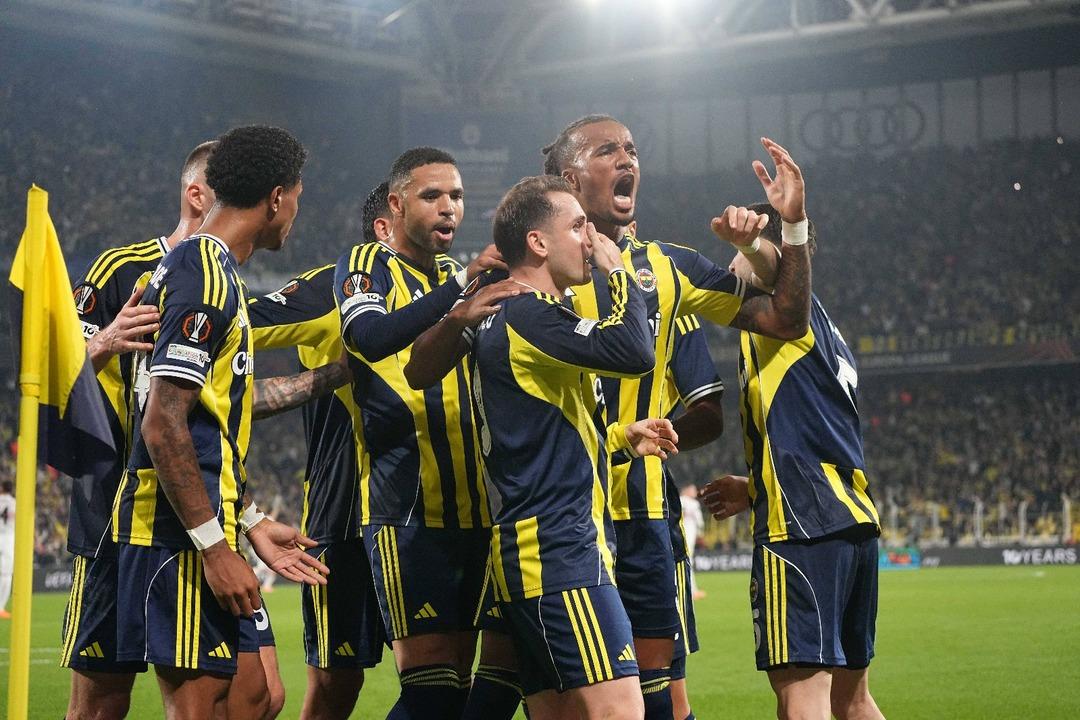 F.Bahçe, Avrupa Ligi'nde Stuttgart'ı yendi! Yorumcular 1 ismin altını çizdi! G.Saray 12 kişiyle, F.Bahçe ise 10 kişiyle oynuyor... 5