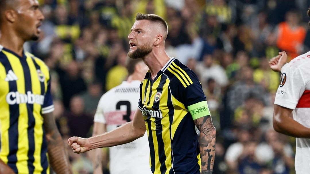 F.Bahçe, Avrupa Ligi'nde Stuttgart'ı yendi! Yorumcular 1 ismin altını çizdi! G.Saray 12 kişiyle, F.Bahçe ise 10 kişiyle oynuyor... 2