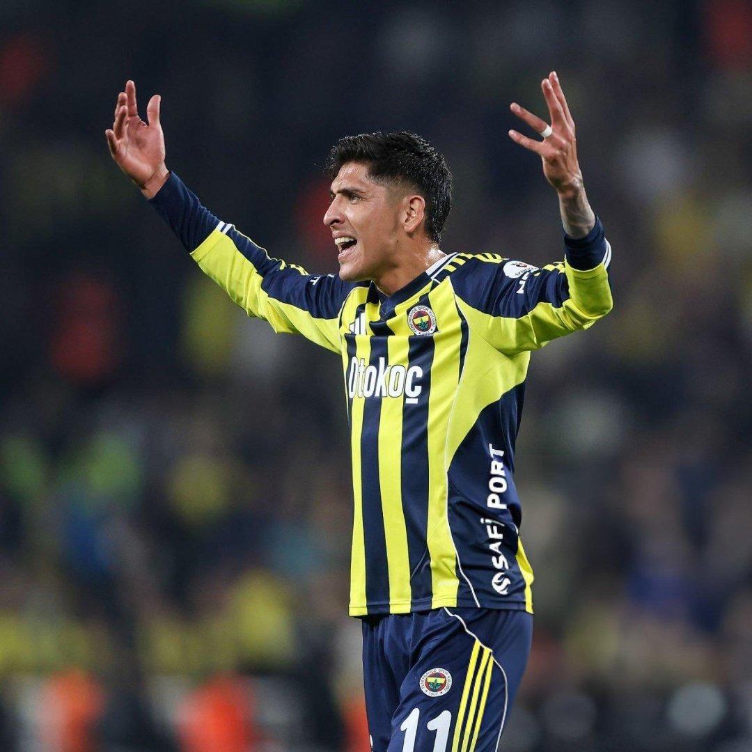 F.Bahçe, Avrupa Ligi'nde Stuttgart'ı yendi! Yorumcular 1 ismin altını çizdi! G.Saray 12 kişiyle, F.Bahçe ise 10 kişiyle oynuyor... 3