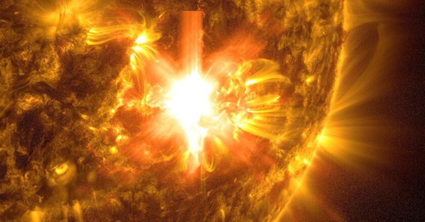 ABD havacılık şirketi Blue Origin'in yeni roketinin uzaya fırlatılması güneş fırtınası nedeniyle ertelendi