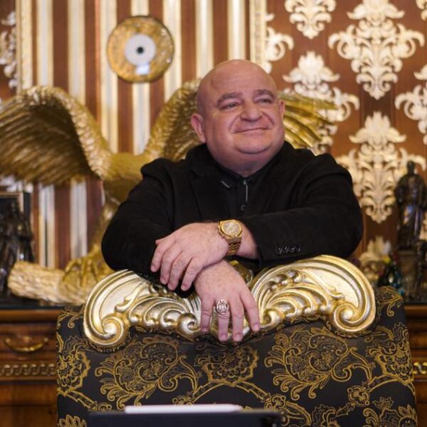 Başarılı iş insanı Moiz Mitrani: Triko İplikten Global finans dünyasına Uzanan Etkileyici kariyer serüveni